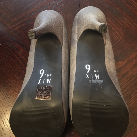 Heels - Picture 3 of 3